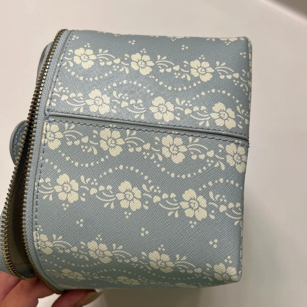 Neely and Chloe X Julia Berolzheimer Large Posy Vanity Case Blue Floral white